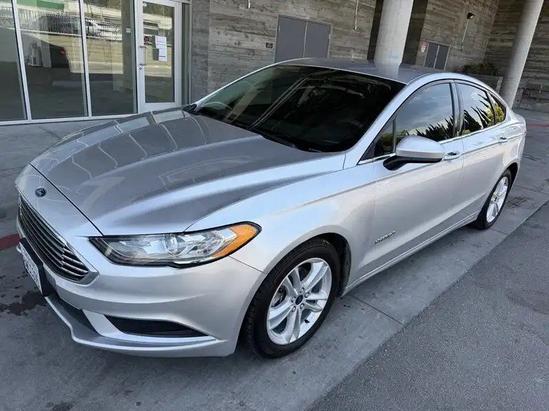 2018 Ford Fusion SE's photo