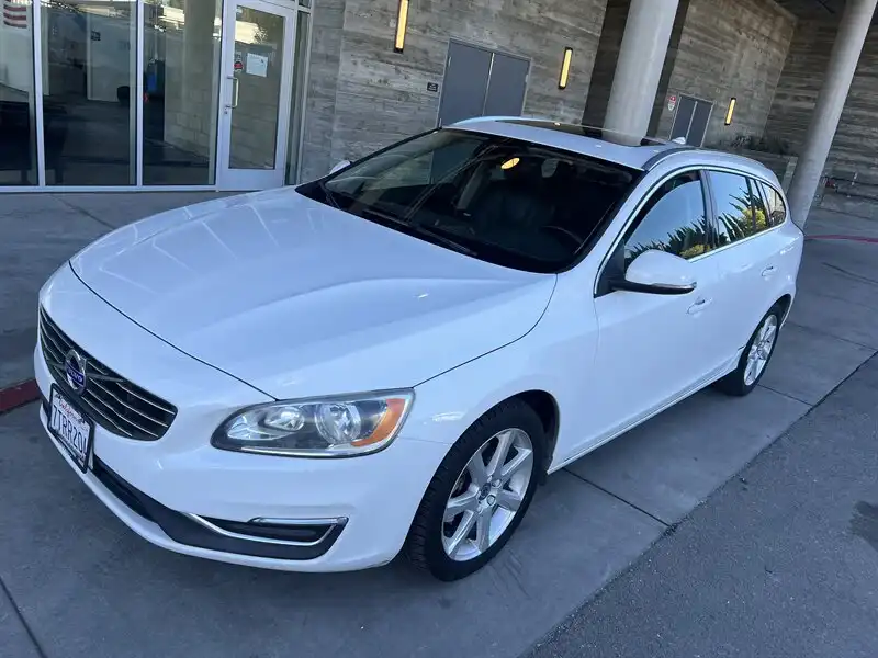 2016 Volvo V60 T5 Drive-E FWD Premier's photo