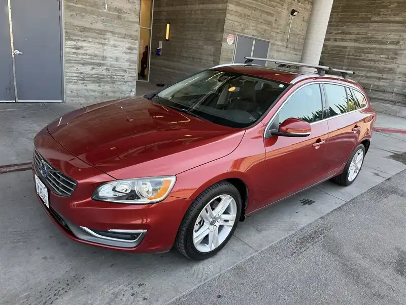 2015 Volvo V60 T5 Drive-E FWD Premier's photo