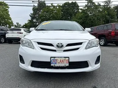 2013 Toyota Corolla L AT photo 2