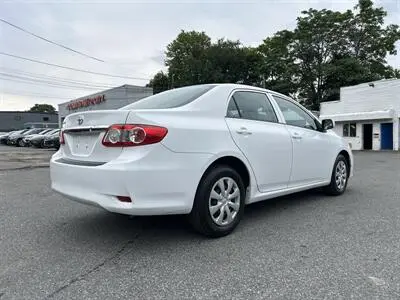 2013 Toyota Corolla L AT photo 4