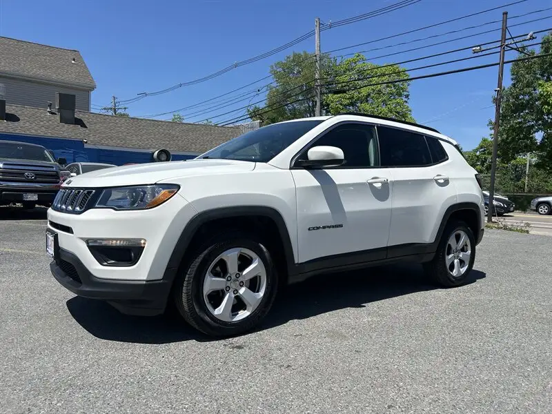 2020 Jeep Compass Latitude 4X4 photo 1