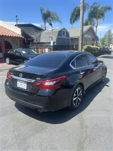 2018 Nissan Altima 2.5 SR photo 5