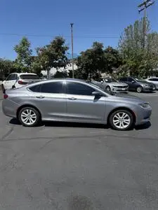 2016 Chrysler 200 Limited Platinum photo 3