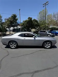 2016 Dodge Challenger SXT photo 4