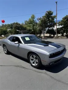 2016 Dodge Challenger SXT photo 3