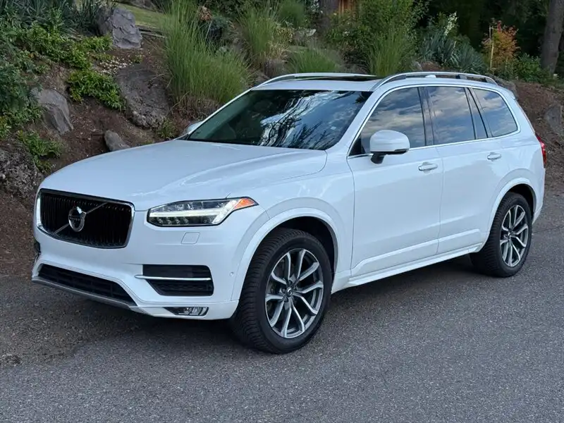 2018 Volvo XC90 T6 AWD Momentum's photo