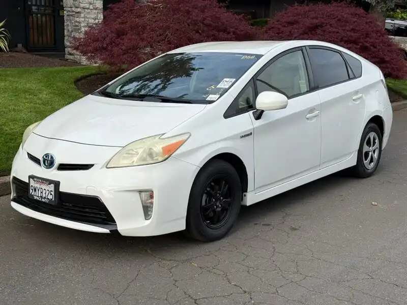 2013 Toyota Prius Two's photo