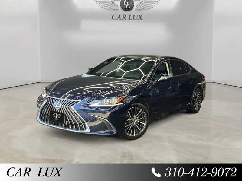 2022 Lexus ES 300h 300h's photo
