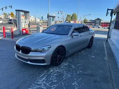 2019 BMW 7 Series 740i photo 3