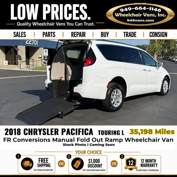 2018 Chrysler Pacifica Touring L's photo