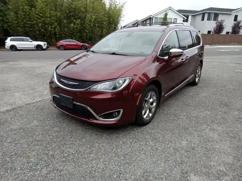 2018 Chrysler Pacifica Limited photo 1