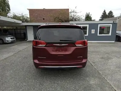 2018 Chrysler Pacifica Limited photo 4