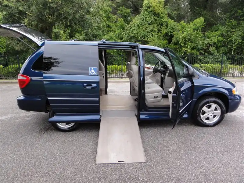 2007 Chrysler Town & Country Limited LWB's photo