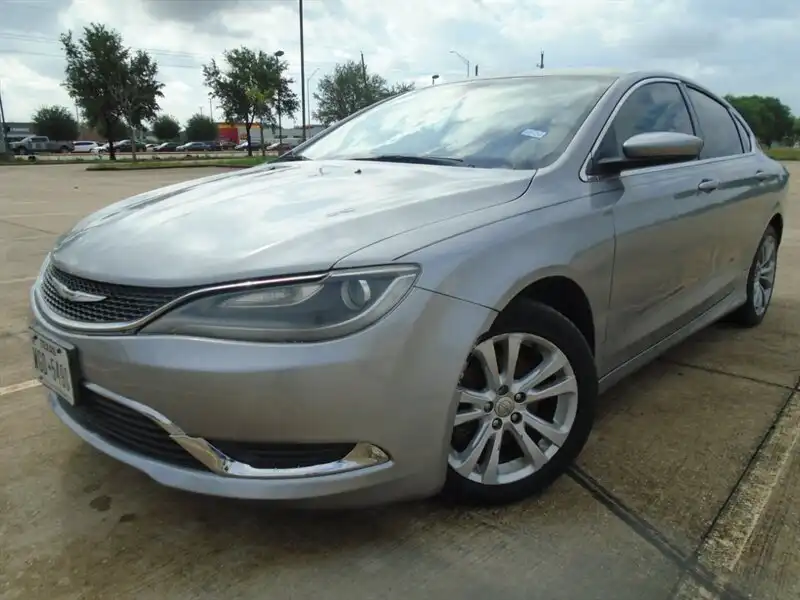 2015 Chrysler 200 Limited's photo