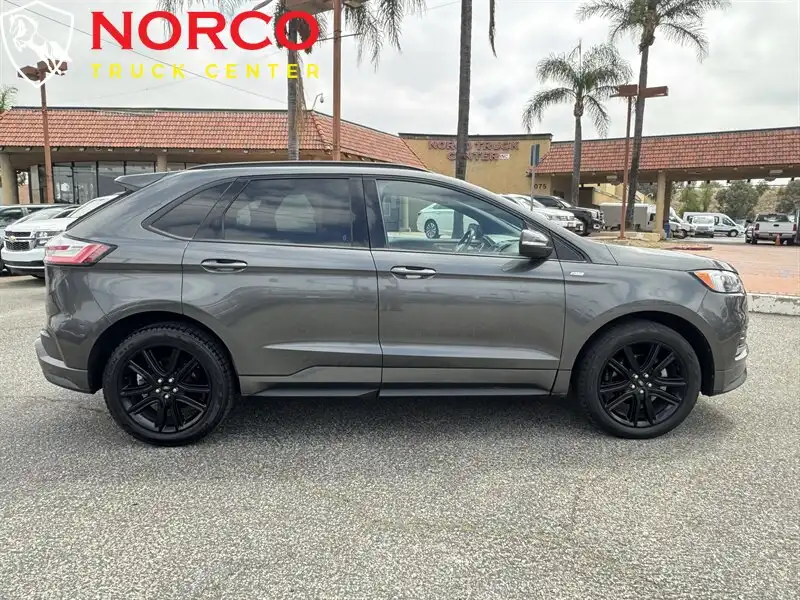 2020 Ford Edge ST-Line's photo