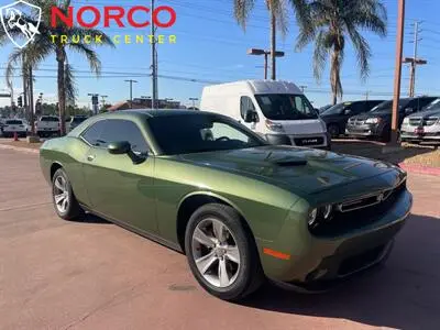 2022 Dodge Challenger SXT Auto photo 2