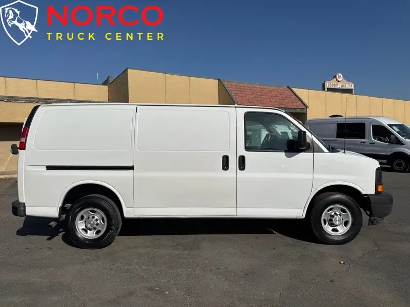 2017 Chevrolet Express 2500 Work Van HD photo 1