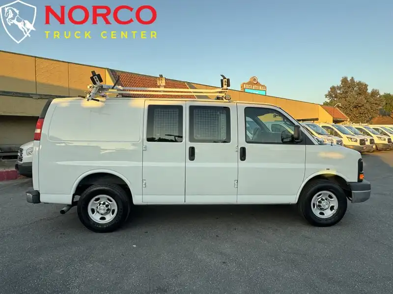 2014 Chevrolet Express 2500 Work Van HD's photo