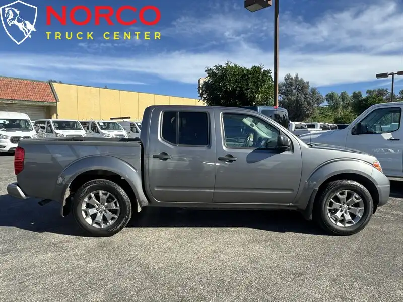 2021 Nissan Frontier SV Crew Cab 4X2 SWB's photo