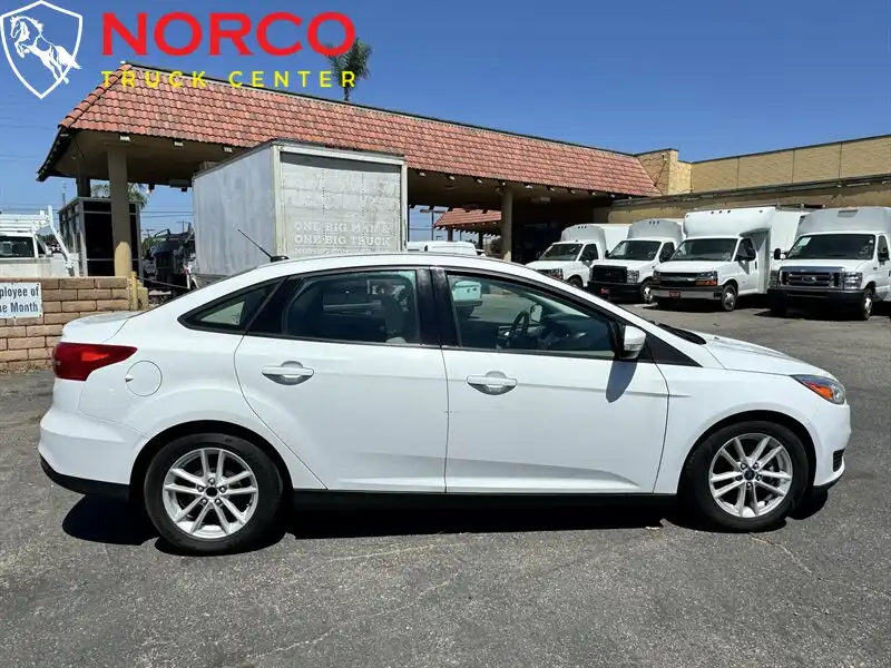 2015 Ford Focus Sedan SE's photo