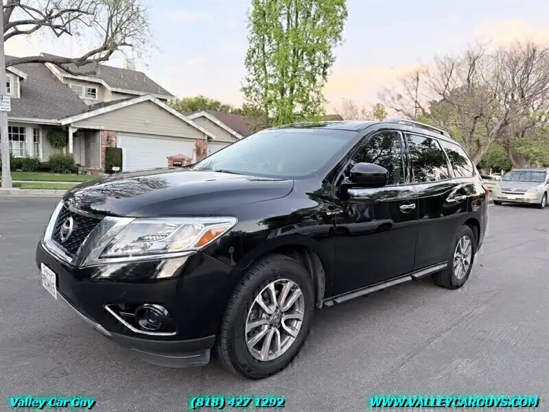 2013 Nissan Pathfinder SV 2WD's photo