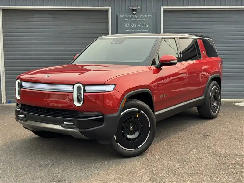2025 Rivian R1S Adventure Dual Standard's photo