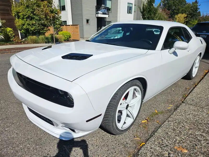 2016 Dodge Challenger SXT's photo