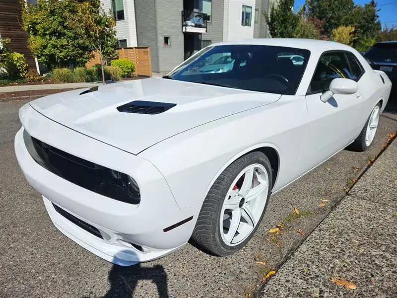 2016 Dodge Challenger SXT's photo