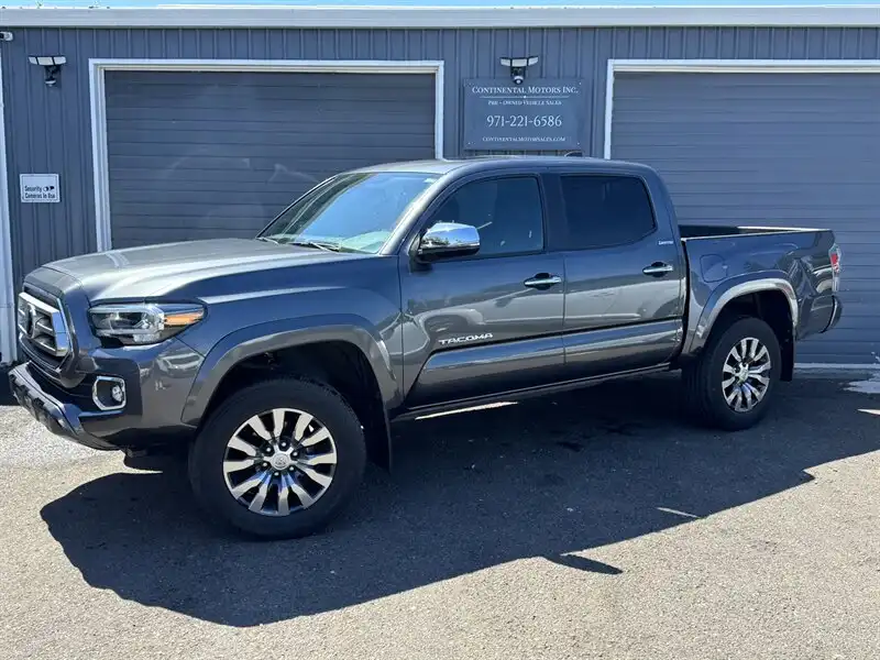 2022 Toyota Tacoma Limited Double Cab 4WD V6 Auto Short Bed's photo