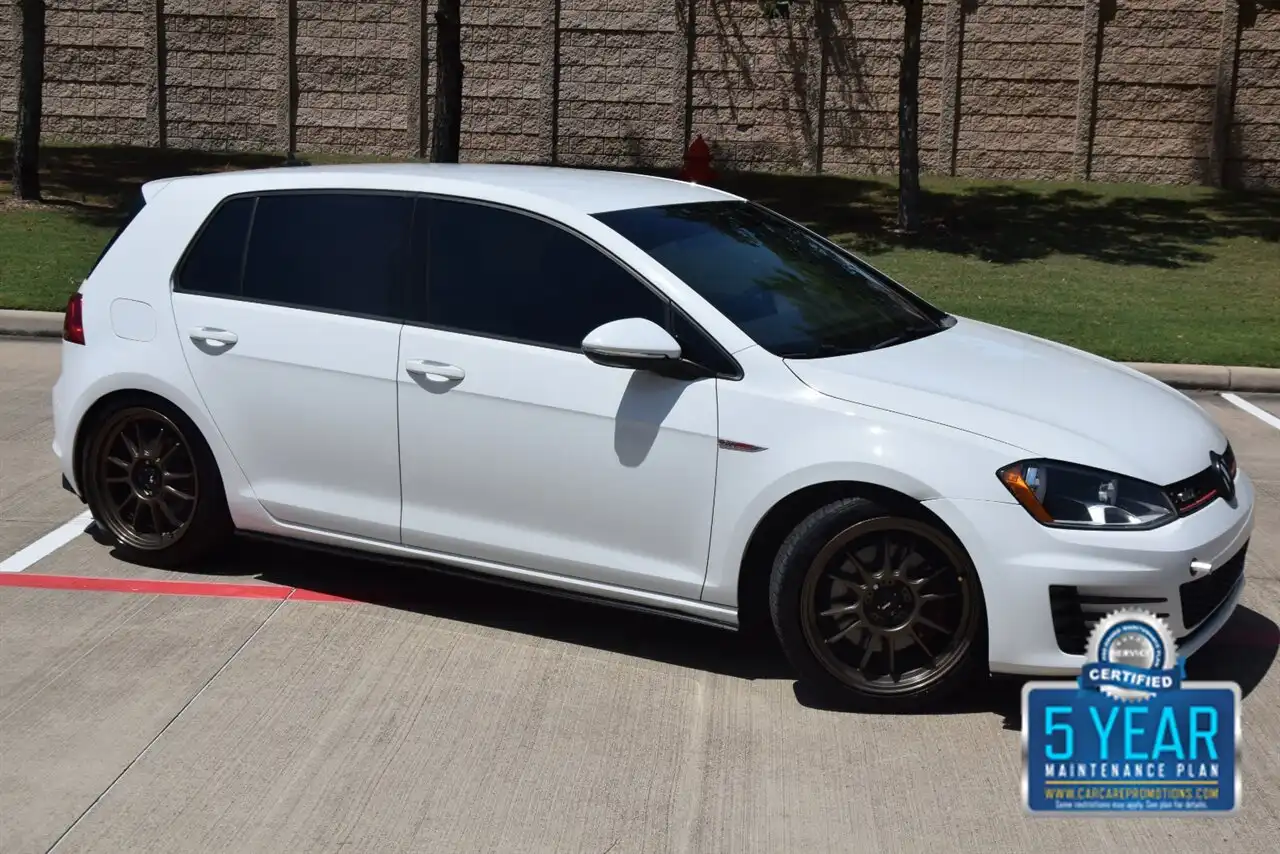 2017 Volkswagen Golf GTI 2.0T S 4-Door's photo