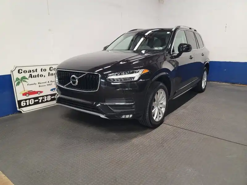 2017 Volvo XC90 T6 AWD Momentum's photo