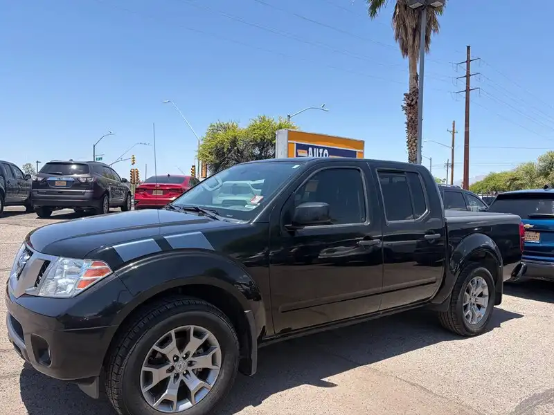 2020 Nissan Frontier SV Crew Cab 4X2 SWB's photo