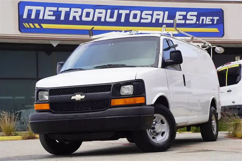 2010 Chevrolet Express 2500 Work Van HD's photo