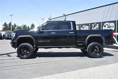 2024 GMC Sierra Denali 4WD Crew Cab Standard Box SRW photo 2