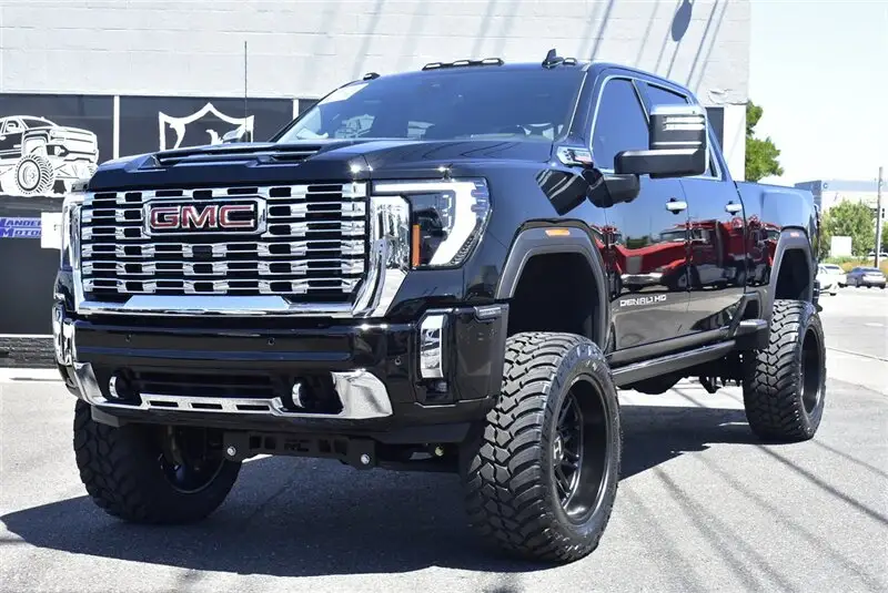 2024 GMC Sierra Denali 4WD Crew Cab Standard Box SRW photo 1