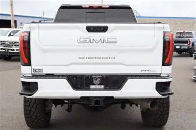 2025 GMC Sierra AT4 4WD Crew Cab Standard Box SRW photo 4