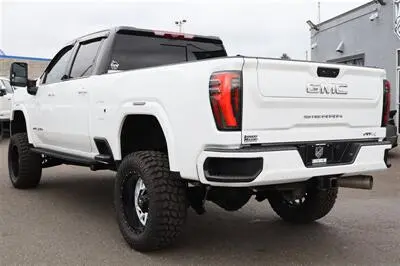 2025 GMC Sierra AT4 4WD Crew Cab Standard Box SRW photo 3