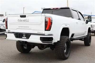 2025 GMC Sierra AT4 4WD Crew Cab Standard Box SRW photo 5