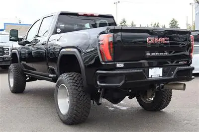 2025 GMC Sierra AT4 4WD Crew Cab Standard Box SRW photo 3