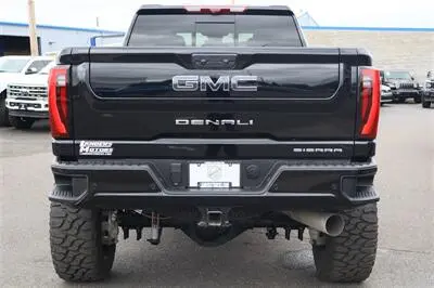 2025 GMC Sierra Denali Ultimate 4WD Crew Cab Standard B photo 4