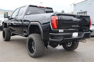 2025 GMC Sierra Denali Ultimate 4WD Crew Cab Standard B photo 3