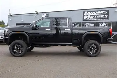 2025 GMC Sierra Denali Ultimate 4WD Crew Cab Standard B photo 2