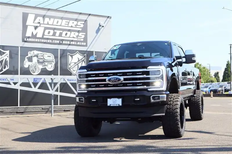 2024 Ford F-350 Platinum 4WD Crew Cab SRW 160 in's photo