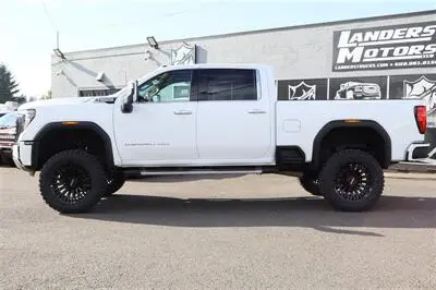 2025 GMC Sierra Denali 4WD Crew Cab Standard Box photo 2