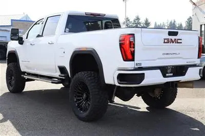 2025 GMC Sierra Denali 4WD Crew Cab Standard Box photo 3