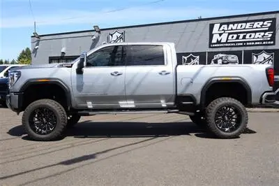 2025 GMC Sierra Denali 4WD Crew Cab Standard Box SRW photo 2