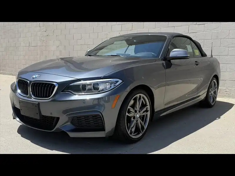 2016 BMW 2 Series M235i xDrive Convertible's photo