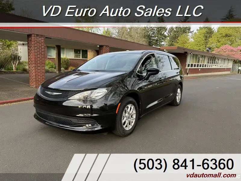 2022 Chrysler Voyager LX's photo