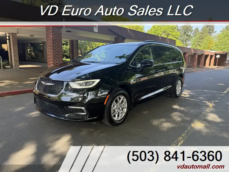 2022 Chrysler Pacifica Touring L's photo
